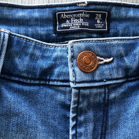 ❌SOLD❌Abercrombie & Fitch High Rise Ankle Jeans - Picture 2 of 4